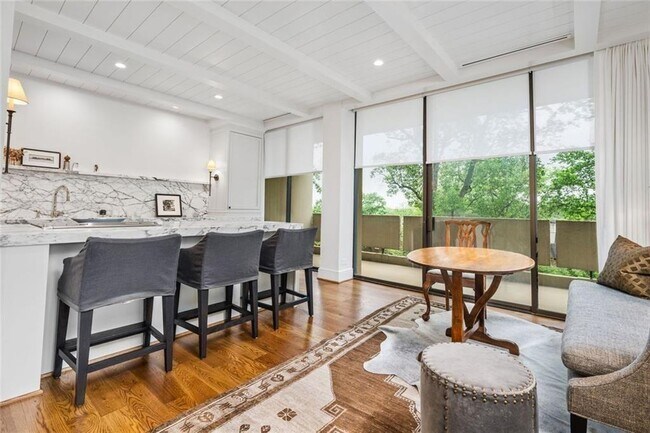 Foto del edificio - 2575 Peachtree Rd NE