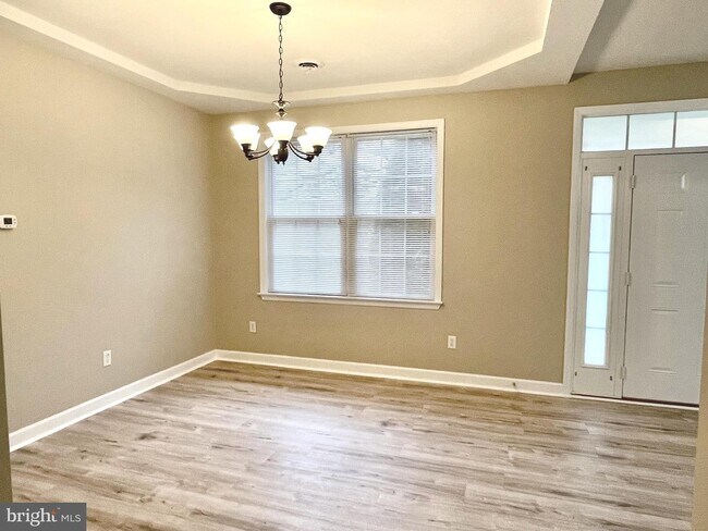 Building Photo - 220 Springmont Dr