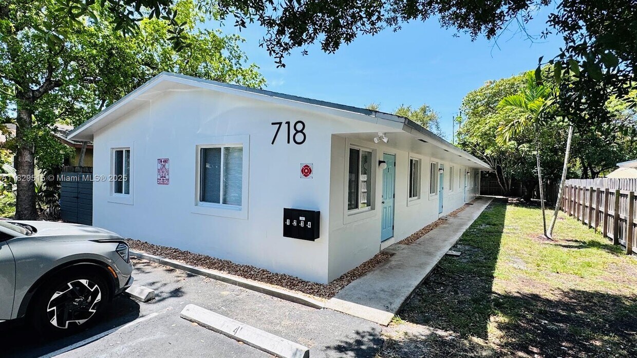 Foto principal - 718 SE 13th St
