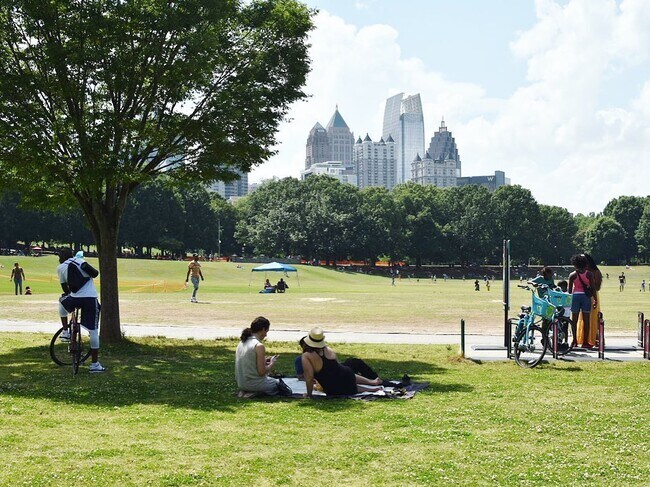 Foto del edificio - 833 Monroe Cir NE