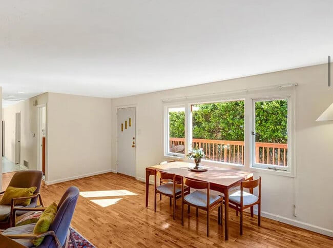 Building Photo - FOR RENT