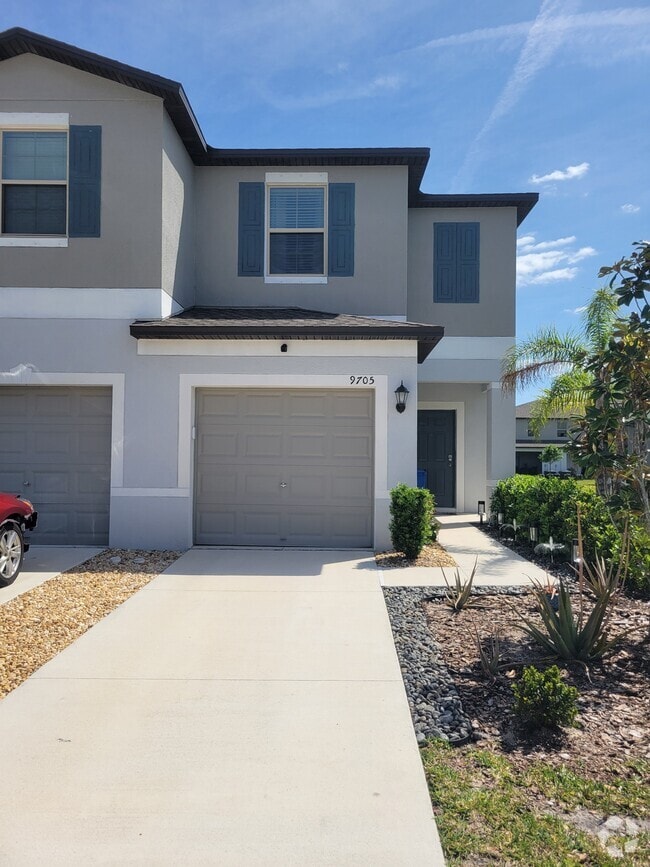 Building Photo - 9705 Pembrooke Pines Dr