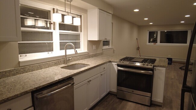 Building Photo - 6838 W Diversey Ave