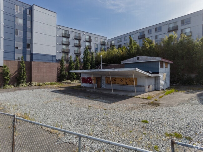 Building Photo - Atrium Court