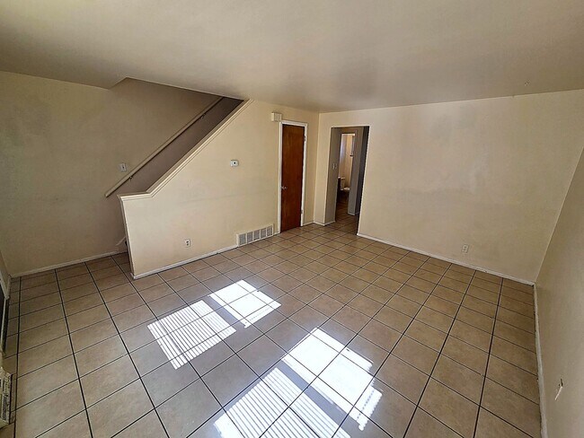 Foto del edificio - Charming 2-Bedroom, 2-Bath Townhome-Style Unit in Edgewater