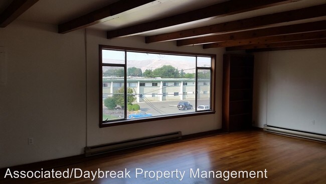 Foto del edificio - 1318 Browne Ave