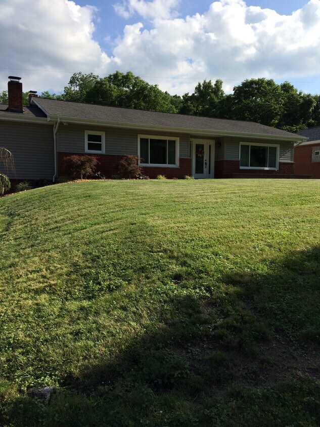Front view - 121 Fayette City Rd