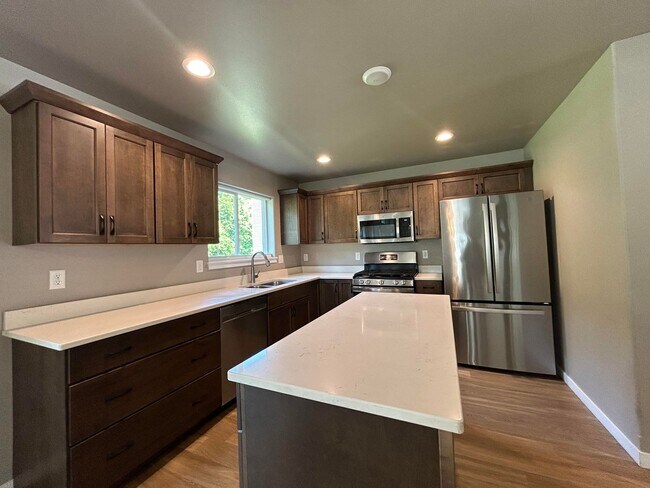 Foto del edificio - $2,550 | 4 Bedroom, 3.5 Bathroom House | C...