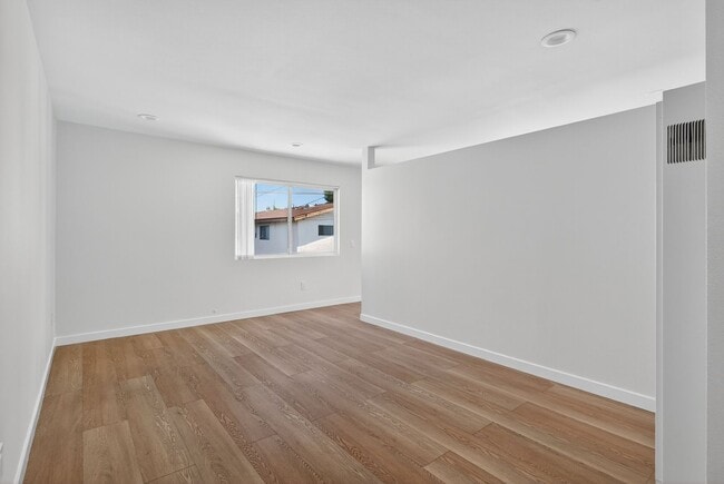 Building Photo - 994 Valencia St