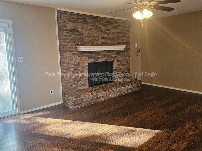 Foto del edificio - 306 Elfen Glen St