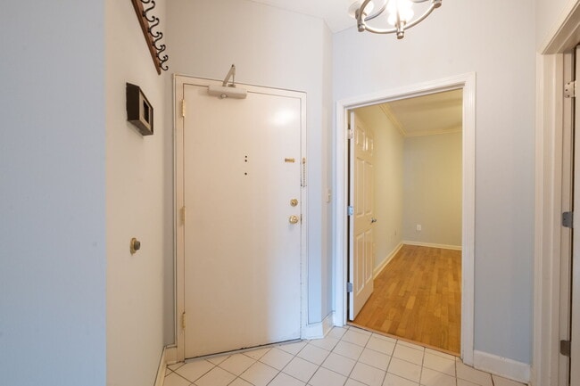 Building Photo - 2161 Peachtree Rd