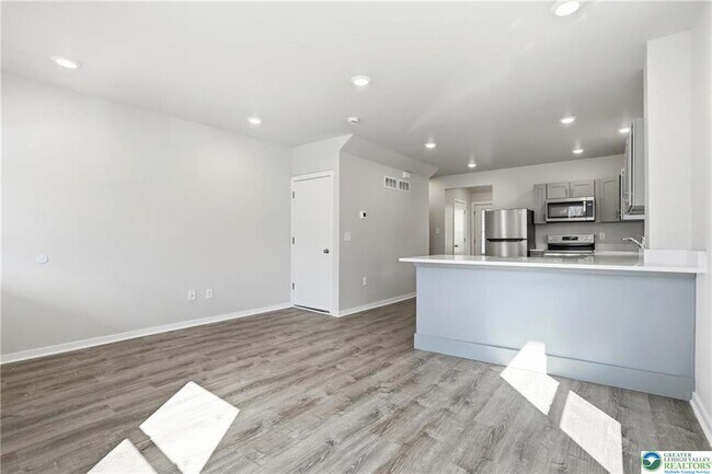 Foto del edificio - 1065 Bushkill Dr