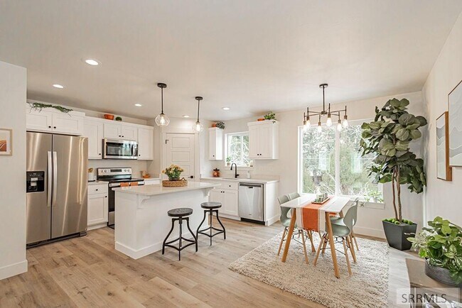 Foto del edificio - 676 E Court St