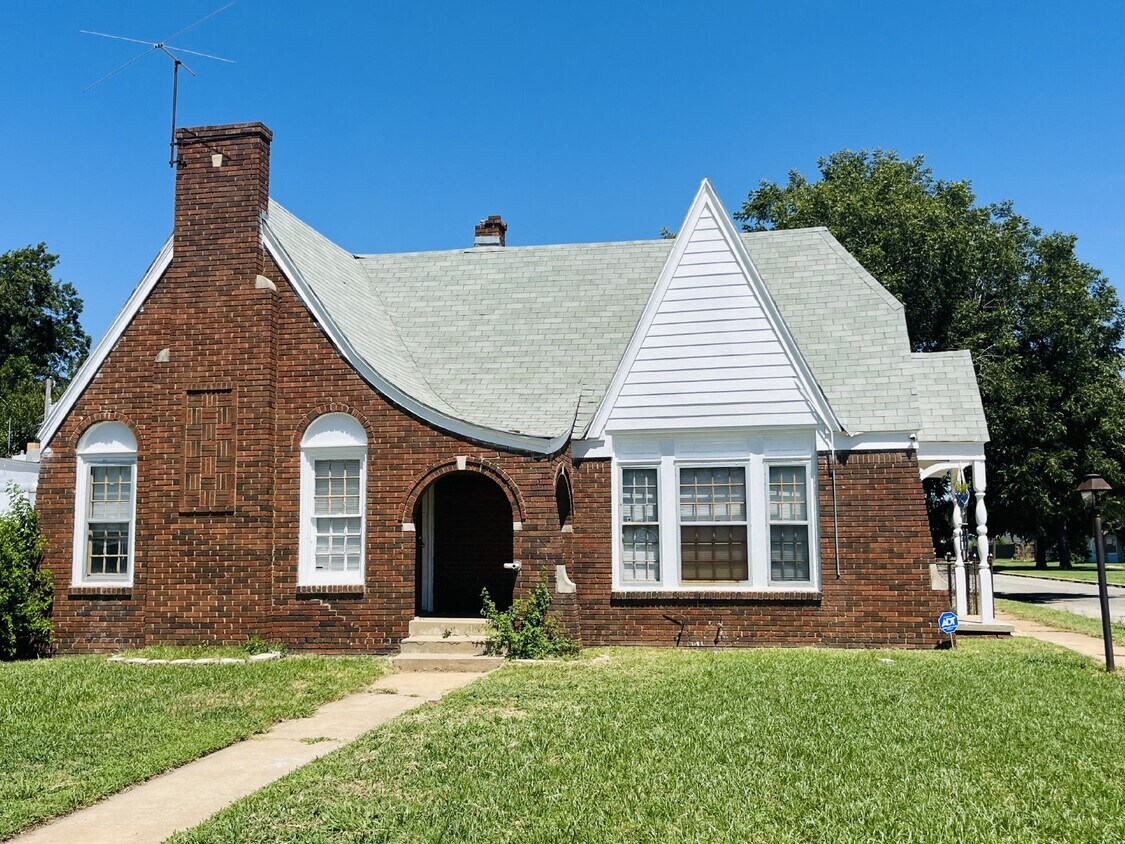 Primary Photo - One bedroom duplex in North Okc!