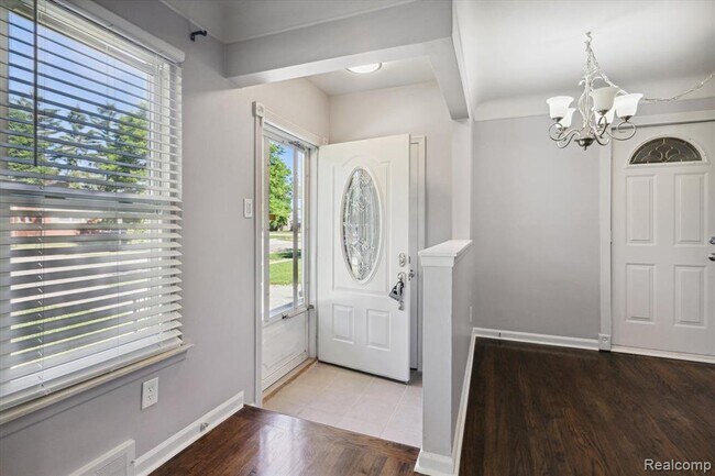 Foto del edificio - 19044 Norwich Rd