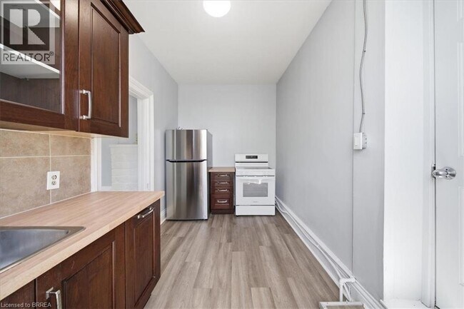 Photo du bâtiment - 117 Grand River St N