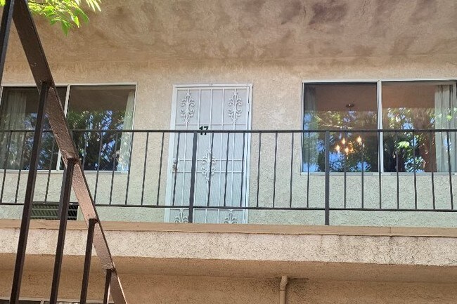 Condo Entrance - 20954 Parthenia St