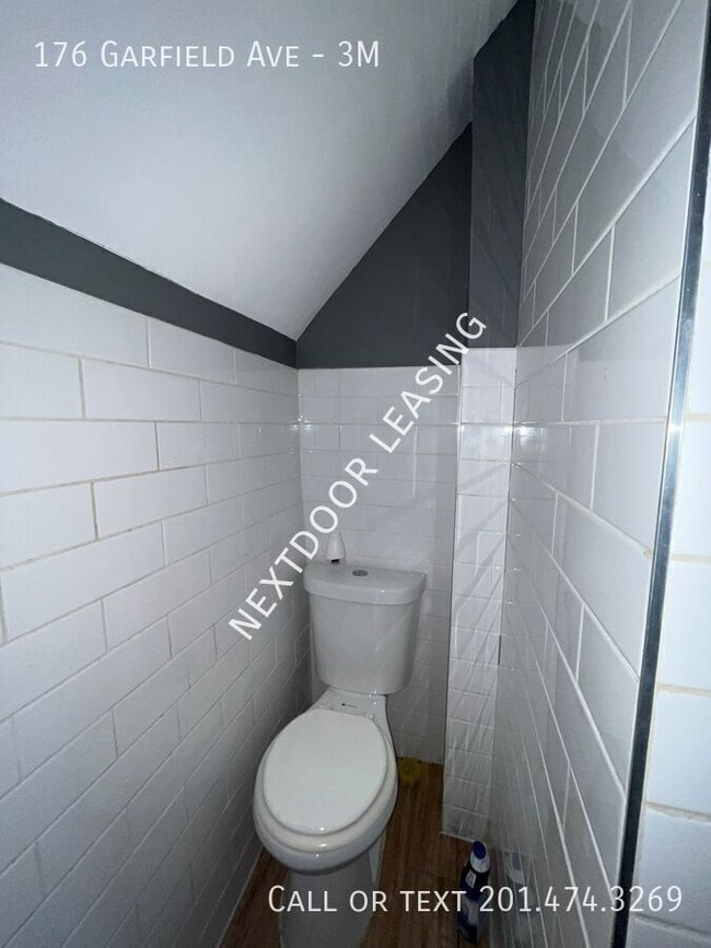 Photo - 176 Garfield Ave Apartment
