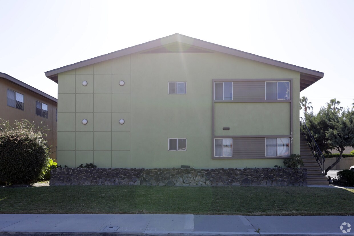 Building Photo - 10120 McFadden Ave