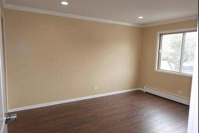 Foto del edificio - 629 W 65th St