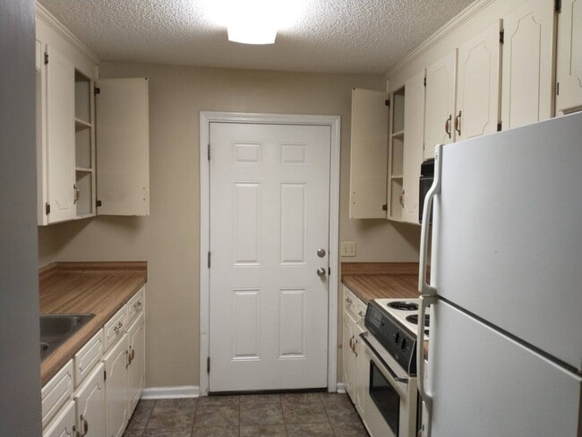 Building Photo - 500 S Woodburn