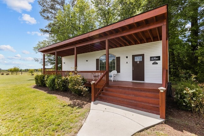 Building Photo - 2116 Las Flores Ln