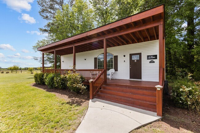Foto del edificio - 2116 Las Flores Ln