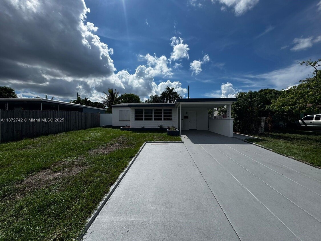 Primary Photo - 5373 NE 3rd Ter.