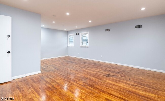 Building Photo - 25 Argyle Terrace