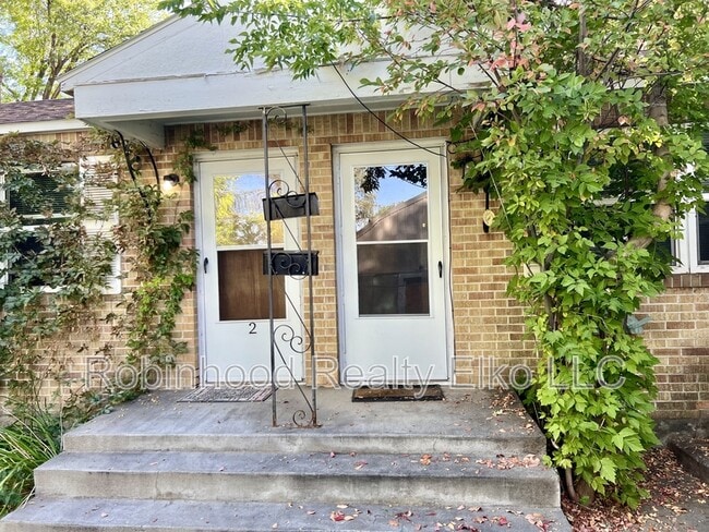 Building Photo - 369 Maple St