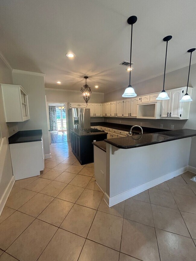 Foto del edificio - Charming 4-Bed, 3-Bath Home in Colliervill...