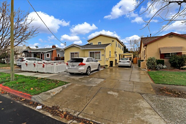 Building Photo - 646 N 15th St