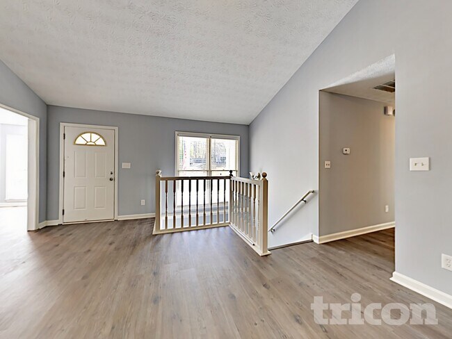 Foto del edificio - 229 Oak Landing Dr