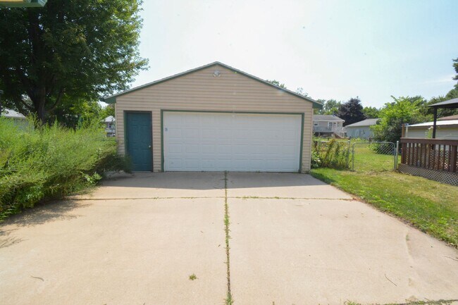 Building Photo - 4 Bed, 2 Bath Home for Rent – Great Locati...