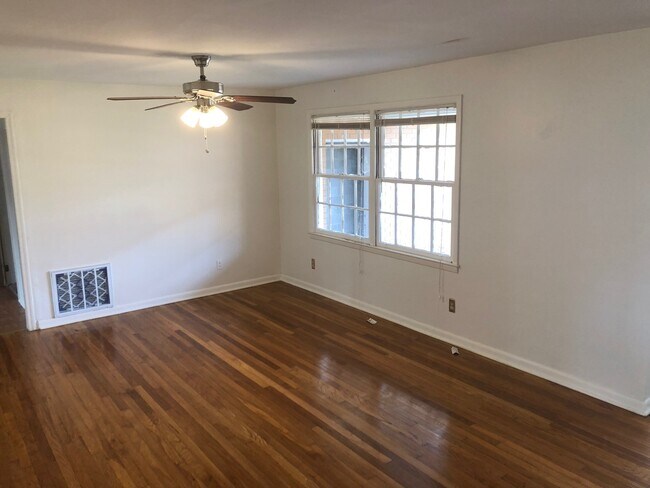 Foto del edificio - 3406 Hopkins St