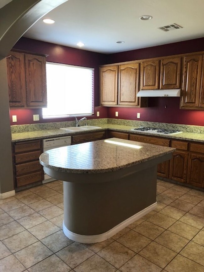Foto del edificio - Beautiful 4 Bedroom in NW!