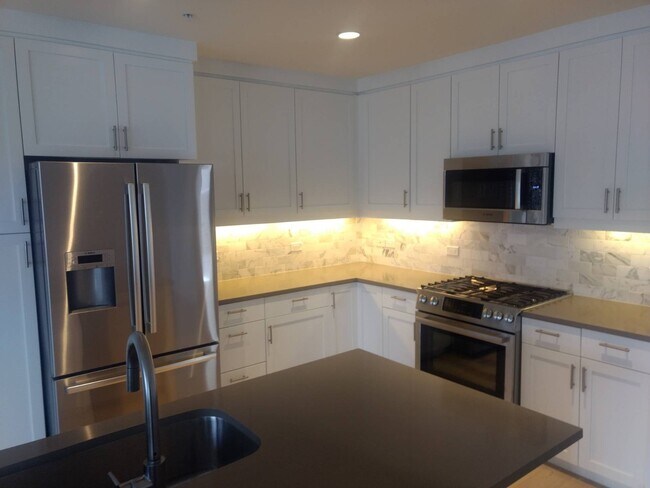 Building Photo - 3301 Arapahoe Ave