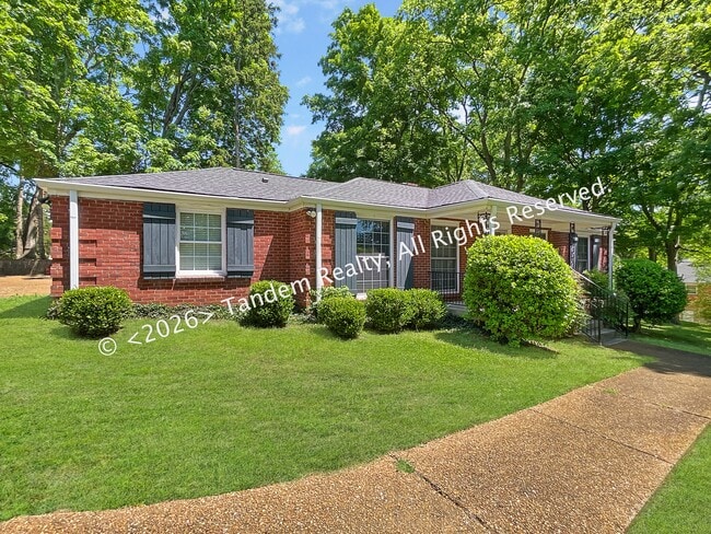 Building Photo - 520 Crieve Rd