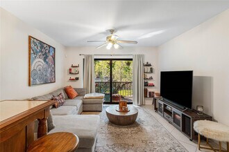 Building Photo - 3111 Oakland Shores Dr