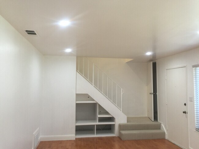 Building Photo - 8740 Woodman Way