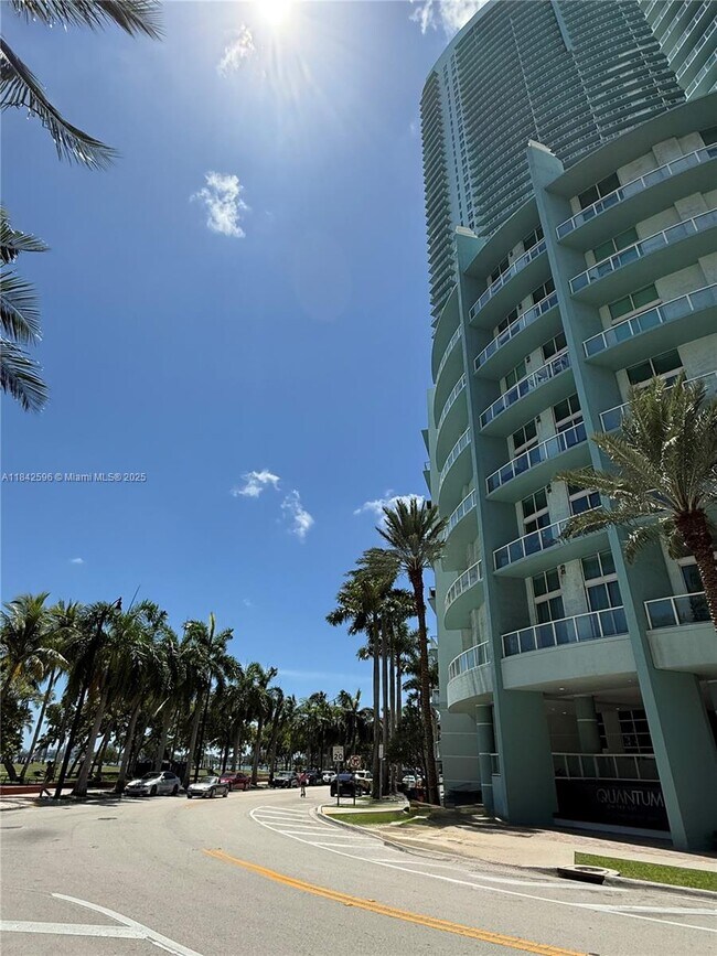 Foto del edificio - 1900 N Bayshore Dr