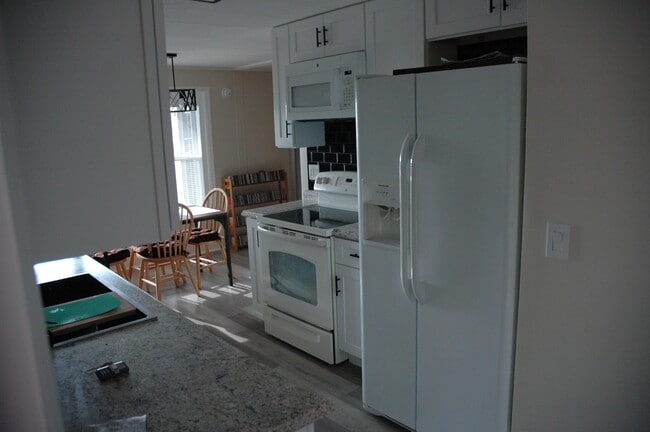 Building Photo - 23 Kinsmen Dr
