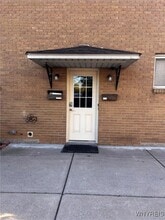 Building Photo - 688 Dick Rd