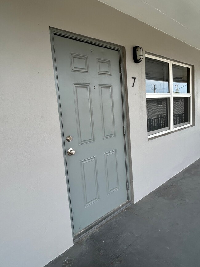 Building Photo - 1611 Green Ln