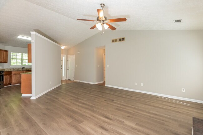 Foto del edificio - 340 Christian Woods Dr