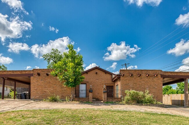 Building Photo - 5302 Wonder Dr