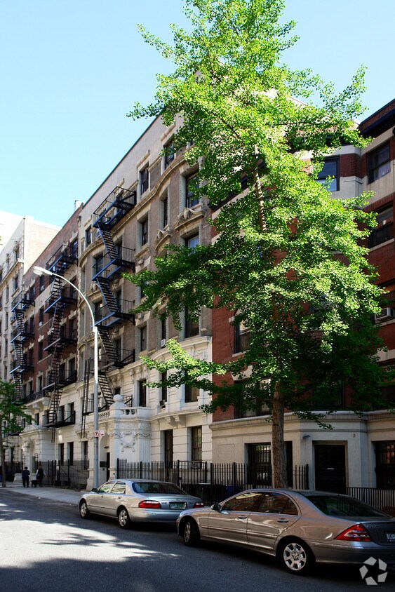 Building Photo - 345 W 85th St