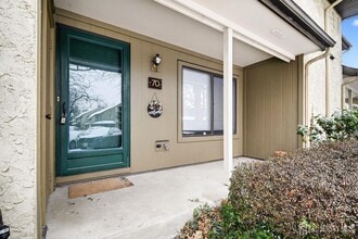 Building Photo - 70 Hampshire Dr