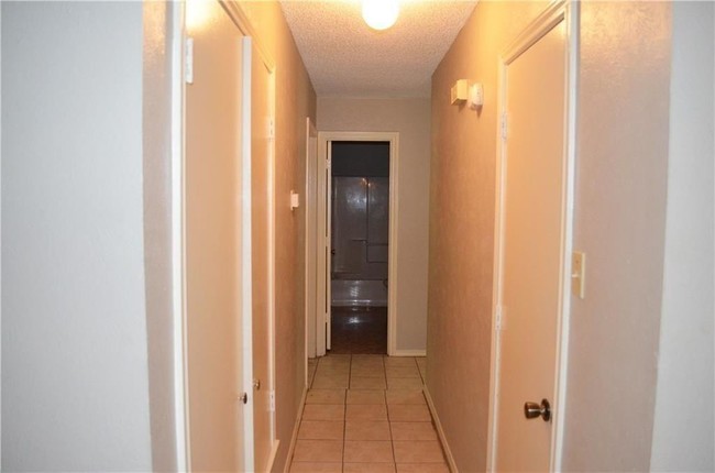 Building Photo - 115 Mesa Wood Dr
