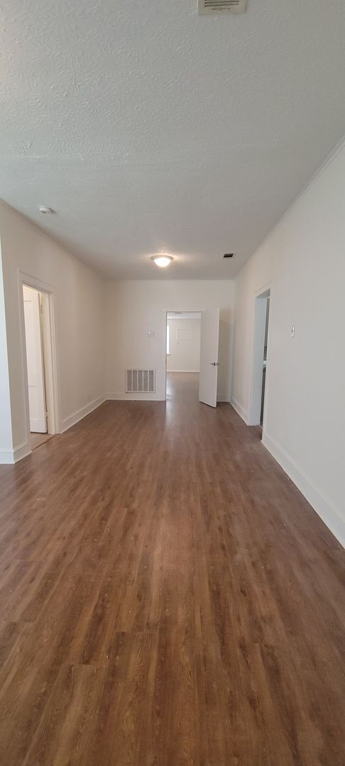 Foto del edificio - Great 3 bedroom/2 bath home with Oven, Refrigerator, Garage, Central Air & Heat!